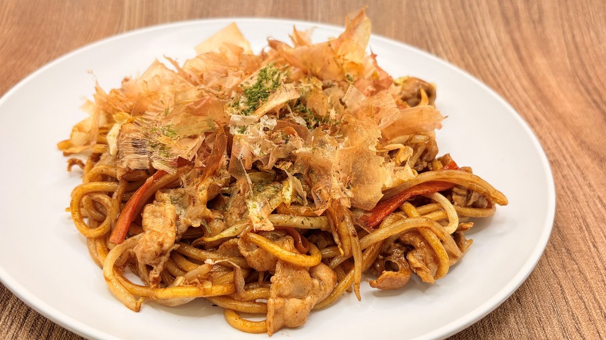 焼そばソースを使った盛り付け例